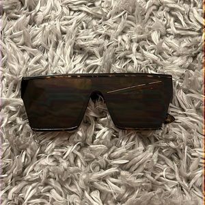 NWOT sunglasses
